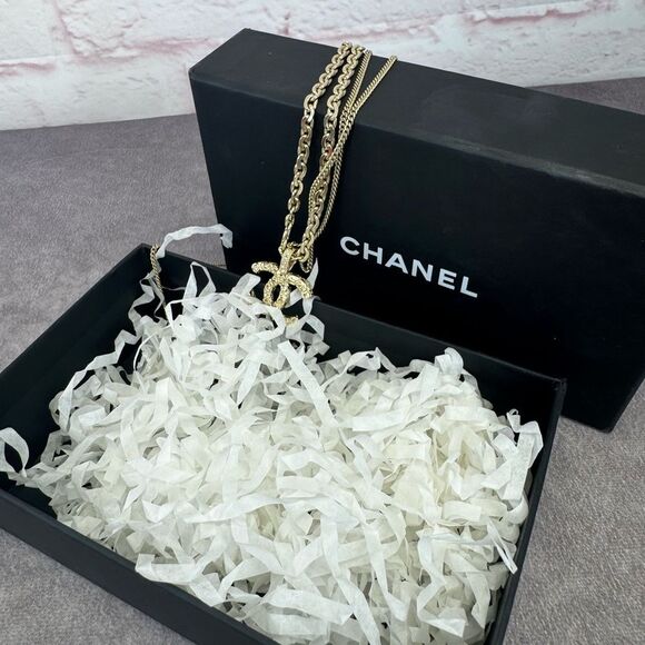 Chanel 21P Metal Double Layer Embossed Necklace - Picture 13 of 14